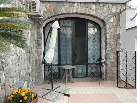 Bed and Breakfast La Dacia Di Gina Равелло Экстерьер фото