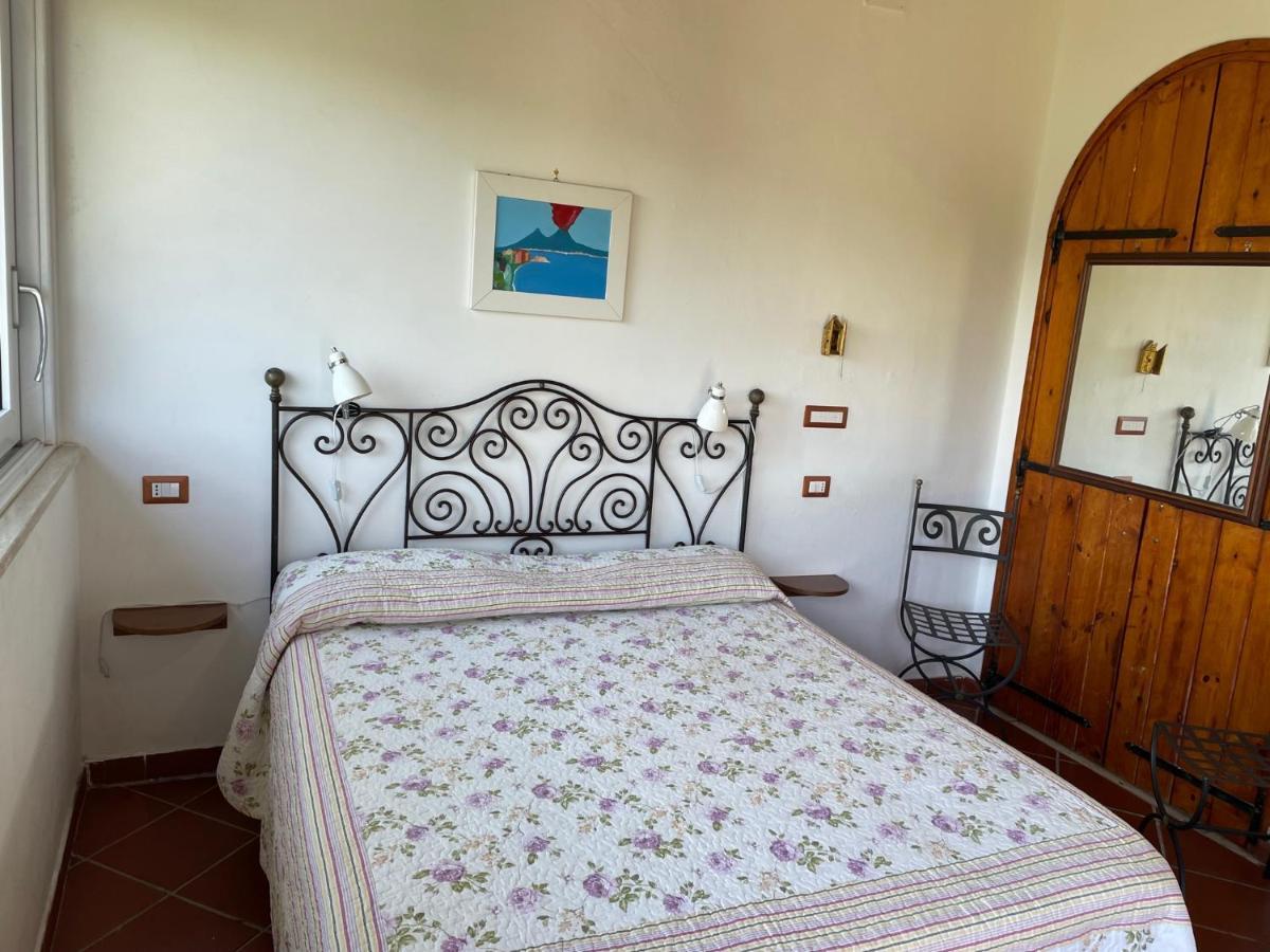 Bed and Breakfast La Dacia Di Gina Равелло Экстерьер фото